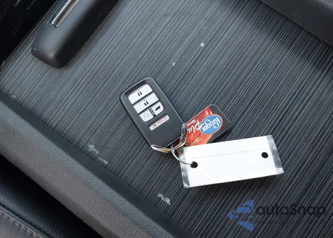 2017 Honda Pilot Elite z USA, uszkodzony, nr VIN 5FNYF6H08HB021930